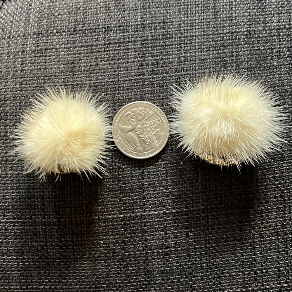 Vintage Cream Fur Pom-Pom Clip-on Earrings - Picture 10 of 15